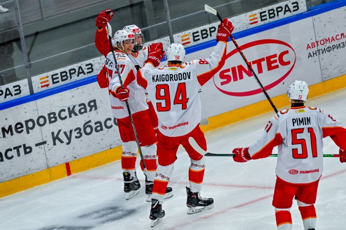 Хоккеисты «Авто» начали сезон с яркой победы над «Кузнецкими Медведями»