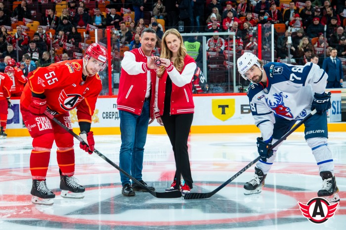 «Пятёрочка» стала официальным партнером хоккейного клуба «Автомобилист»