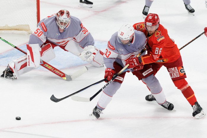 «Автомобилист» отыграл две шайбы и вырвал победу у «Спартака» в серии буллитов!