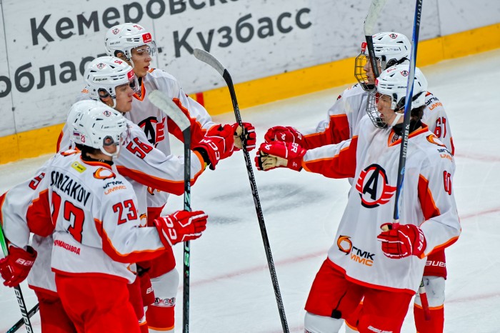 Хоккеисты «Авто» забросили девять шайб в ворота «Кузнецких Медведей»