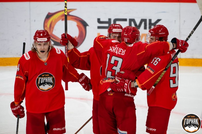 «Горняк-УГМК» обыграл «Молот» на домашнем льду!