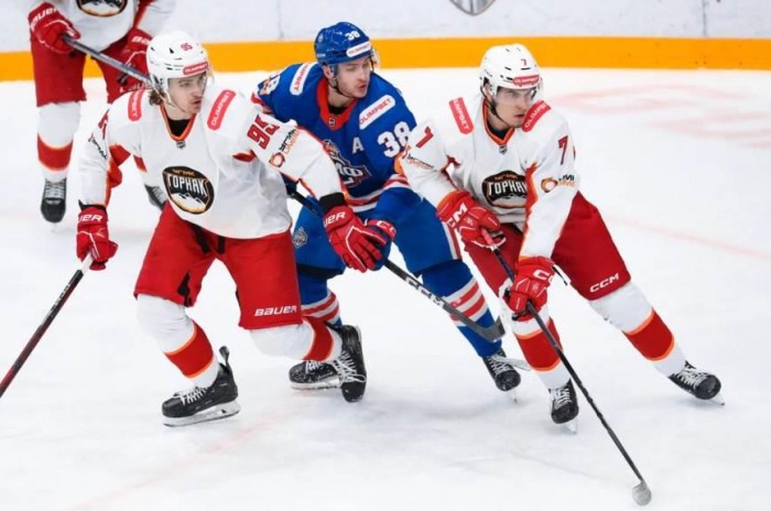 Игроки «Горняка-УГМК» вырвали победу в овертайме у СКА-ВМФ!