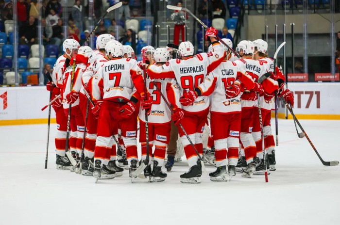 Хоккеисты «Горняка-УГМК» начали выездную серию с победы над АКМ!