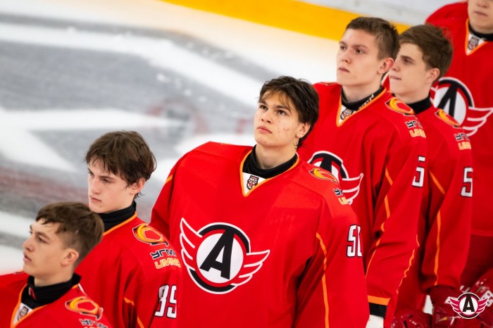 Хоккеисты МХК «Авто» завершают домашнюю серию поединком с «Локо-76»