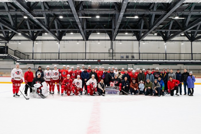 Хоккейная команда «Космос» - в гостях у ХК «Автомобилист»