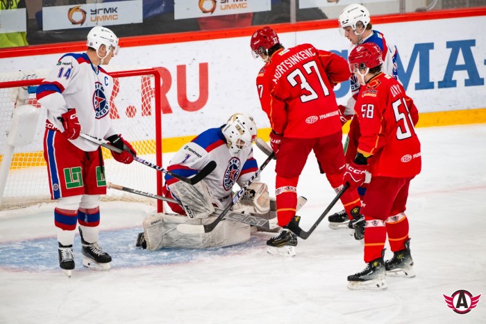 Хоккеисты «Авто» разгромили «АКМ-Новомосковск»