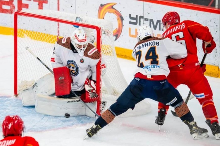 «Горняк-УГМК» разгромил «Южный Урал» на домашнем льду!
