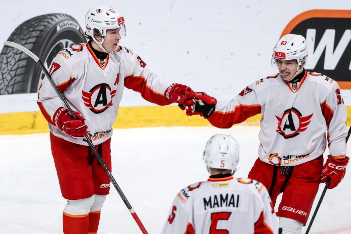 Хоккеисты «Авто» продлили победную серию в матче против «Белых Медведей»!