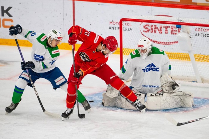 Игроки «Горняка-УГМК» вырвали победу у «Тороса» в серии буллитов!